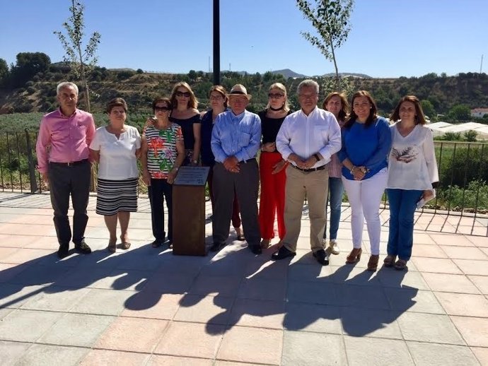 Izquierdo (izda.) visita las obras del mirador