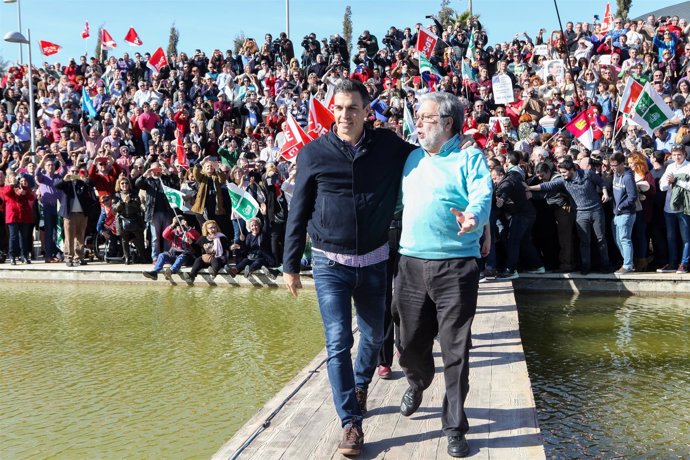 El alcalde de Dos Hermanas, Francisco Toscano (derecha), junto a Pedro Sánchez