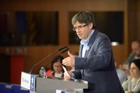 Puigdemont pide esperar a su conferencia en Madrid para opinar: "¿Y si escuchasen primero?"