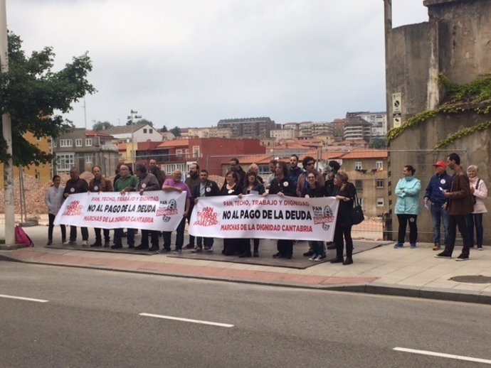 Marchas poamentor la Dignidad de Cantabria se concentran frente al Par