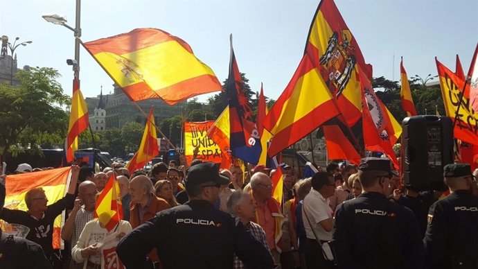 200 Persones Protesten Contra La Conferència De Puigdemont A Madrid
