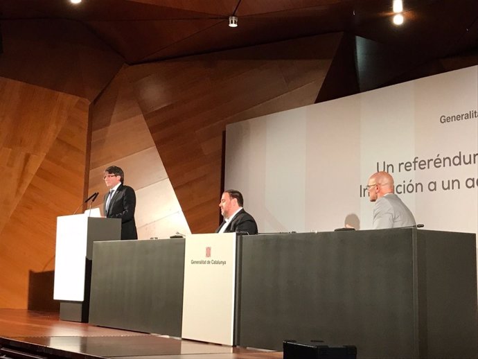 Conferència del vicepte.O.Junqueras.,pte.C.Puigdemont,R.Romeva a Madrid