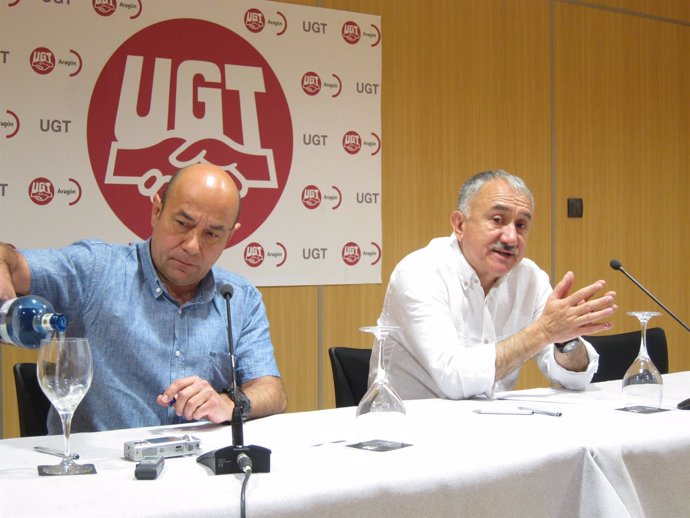 Daniel Alastuey y Pepe Álvarez (UGT), este martes en rueda de prensa en Zaragoza