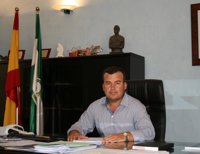 El alcalde de Carboneras recurrirá la condena y reitera que "nunca, nunca, nunca" negó información al PSOE