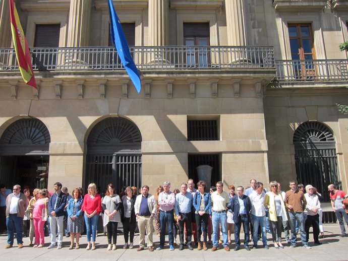 Concentración en Pamplona en repulsa del atentado de Manchester             