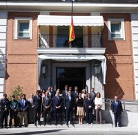 Rajoy guarda un minuto de silencio en Moncloa por las víctimas del atentado de Manchester