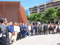 Numerosos riojanos se concentran para mostrar su solidaridad con las víctimas del atentado de Manchester