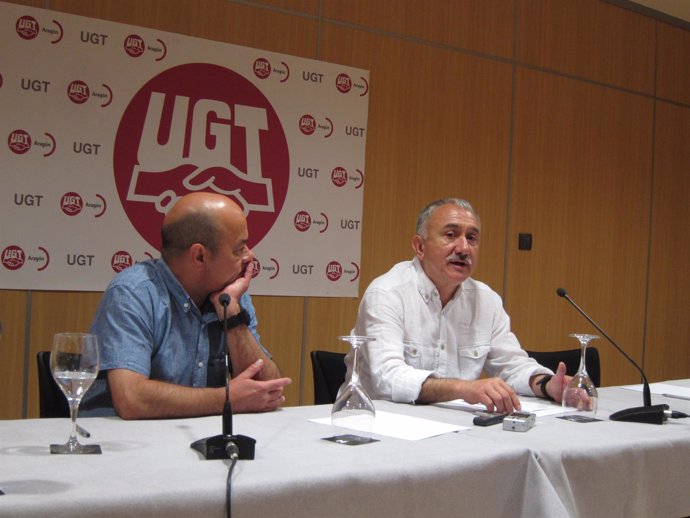 Daniel Alastuey y Pepe Álvarez (UGT), este martes en Zaragoza
