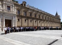 El Parlamento andaluz expresa su consternación por el atentado en Manchester y guarda un minuto de silencio
