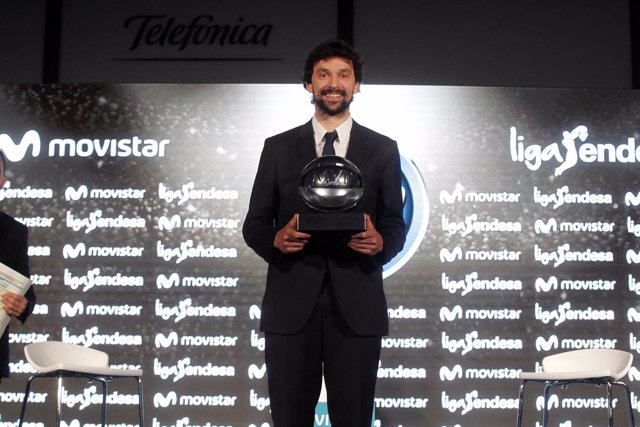 Sergio Llull, con su premio de MVP del año