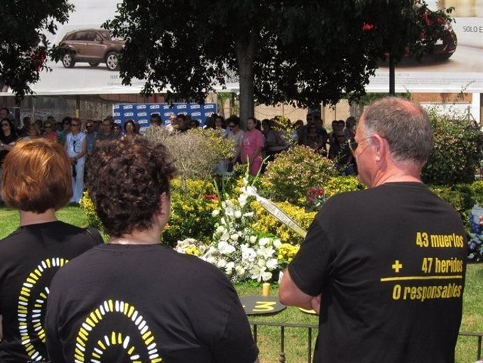 Víctimas del metro en una ofrenda floral