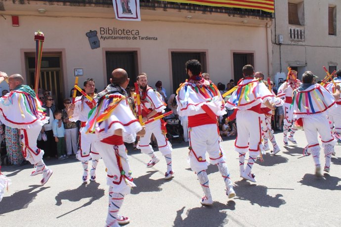 Los danzantes han actuado en las fiestas de Santa Quiteria de Tardienta