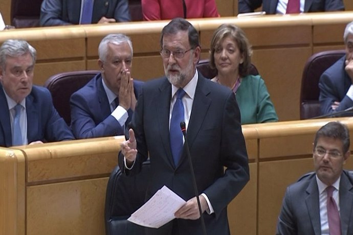 Rajoy recomienda a Espinar más tila y menos Coca-Cola


