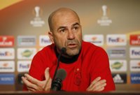 Bosz: "La final debería haber sido una fiesta del fútbol"