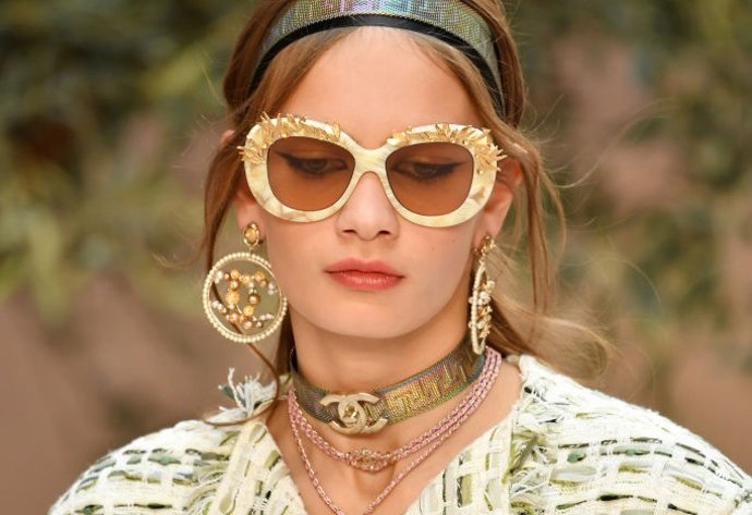 700043283EG00203_Chanel_Cru