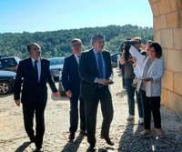 Méndez de Vigo dice que en los centros escolares se tienen que adquirir conocimientos, pero también valores