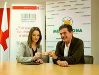 Mercadona realiza una nueva entrega de tarjetas para alimentos a Cruz Roja en la Región