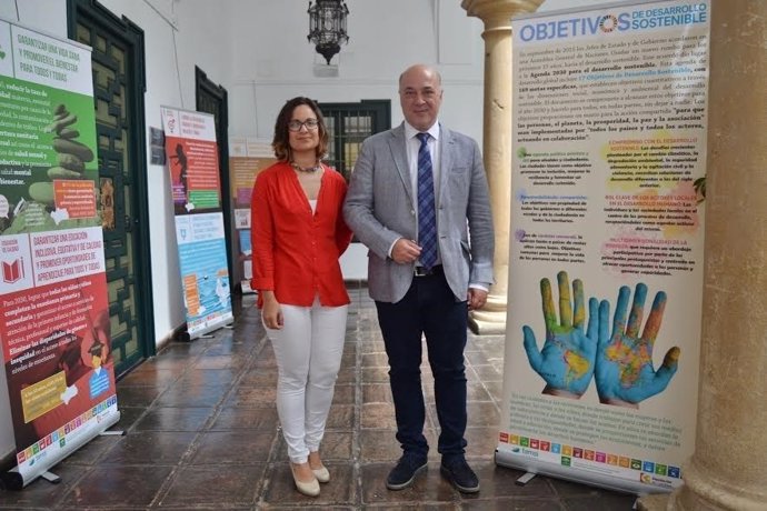 Antonio Ruiz y Ana Guijarro visitan la muestra