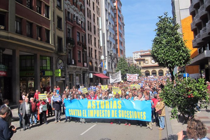 Manifestación contra el Impuesto de Sucesiones en Oviedo. 