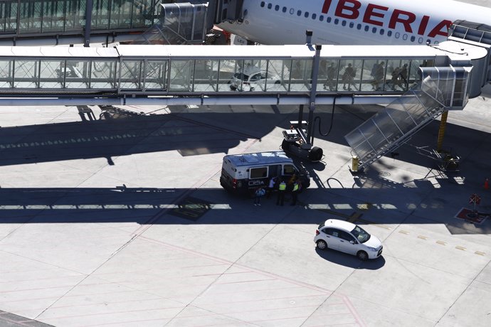 Embarcar, embarque, embarcando, finger, gusano, Iberia, pasajeros en barajas