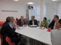 Santisteve subraya que es "clave" la colaboración con Cruz Roja para tejer una red asistencial