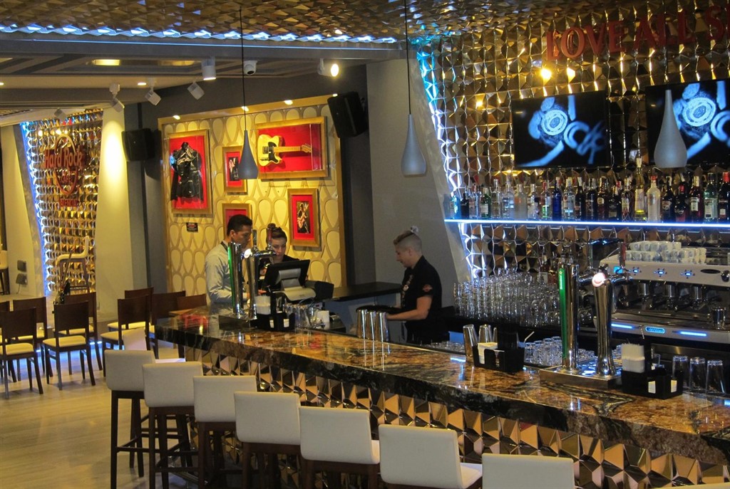 Hard Rock Café, "por fin" en València con objetos de