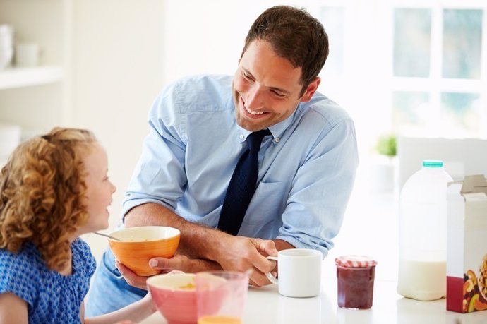 Padre, hija, desayuno, comida