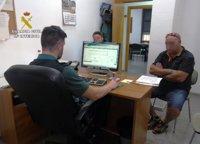 Detenido el gerente de correduría de seguros por estafar a medio centenar de personas en pólizas para vehículos