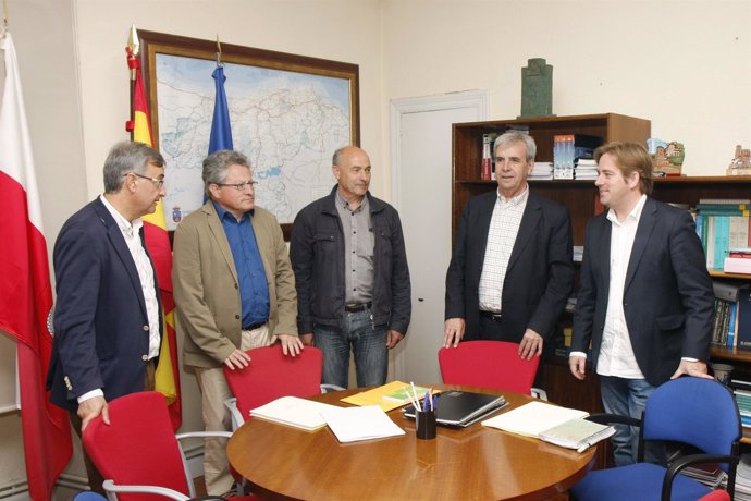 11:00.- Dirección General De Administración Local. C/ Castelar. 
El Consejero De