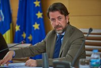 Alonso dice que se ha perdido "un año y medio" en la mejora de las carreteras de Tenerife por los "obstáculos" del PSOE