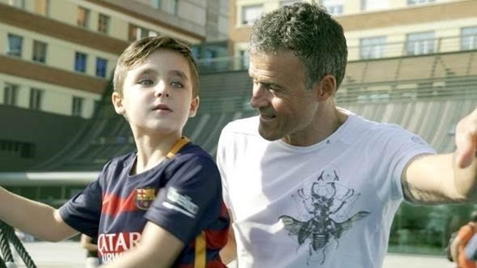 Luis Enrique apoya un proyecto médico de la Fundación Port Aventura 