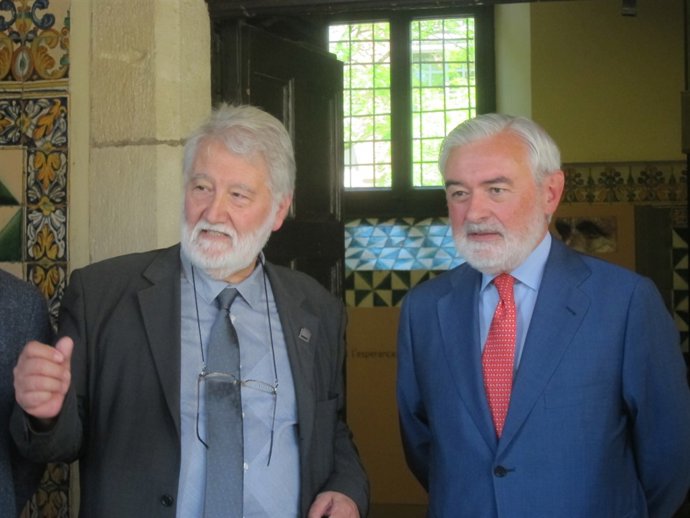 Joandomènec Ros (IEC) i Darío Villanueva (RAE)
