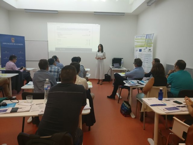 Una veintena de empresarios han participado en la jornada sobre Europa.