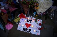 La Policía británica busca al fabricante de la bomba de Mánchester y a otros posibles cómplices de Abedi