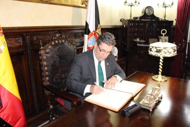 El director general de la Guardia Civil, José Manuel Holgado, visita Ceuta