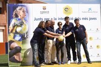Gerard Piqué inaugura su Cruyff Court en Sant Guim de Freixenet