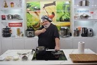 Ofrecer recetas del "día a día, sin complicaciones y de buen sabor", claves del éxito del cocinero riojano Javier Romero