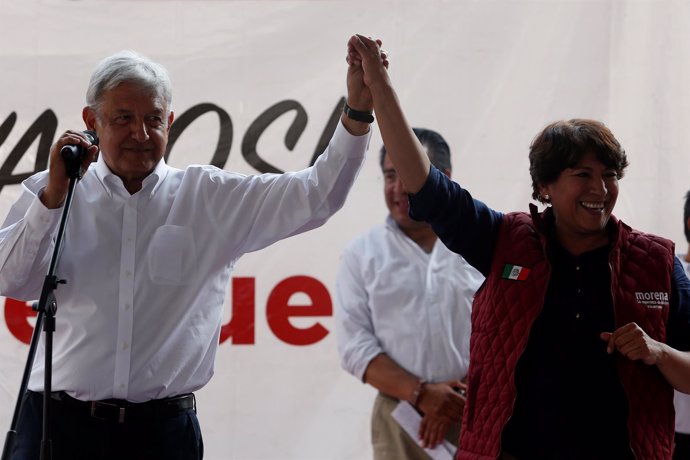 Andrés Manuel López Obrador y Delfina Gómez