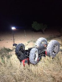 Fallece tras quedar atrapado por su tractor un hombre de 57 años en Sisante