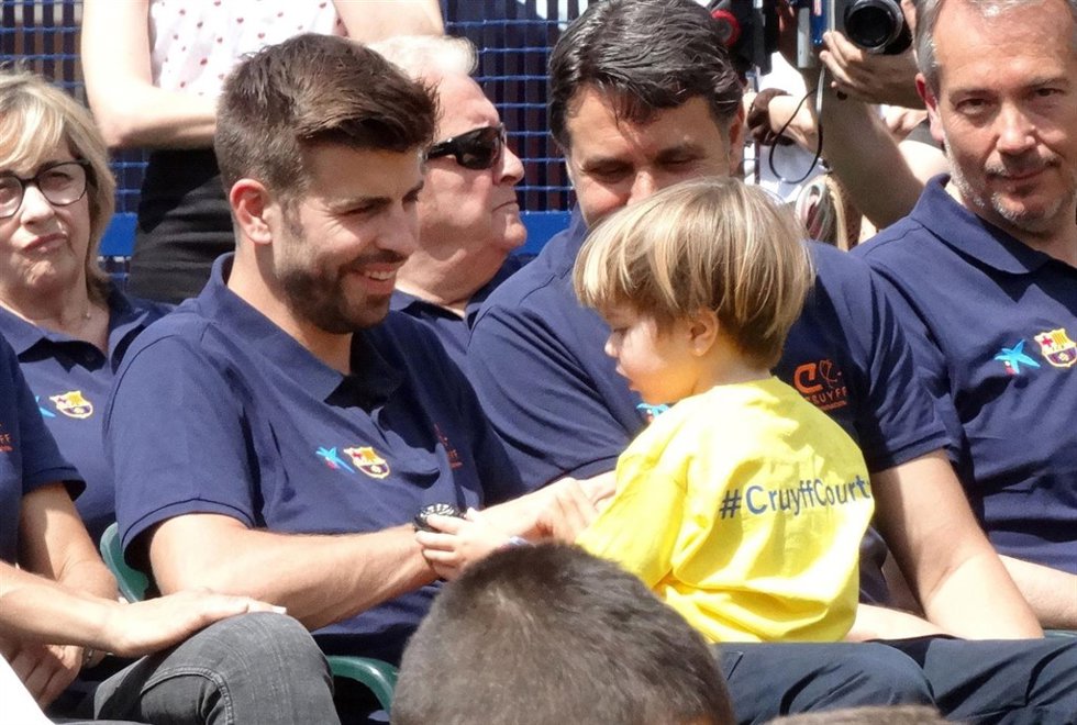 PIQUÉ CON SU HIJO SASHA