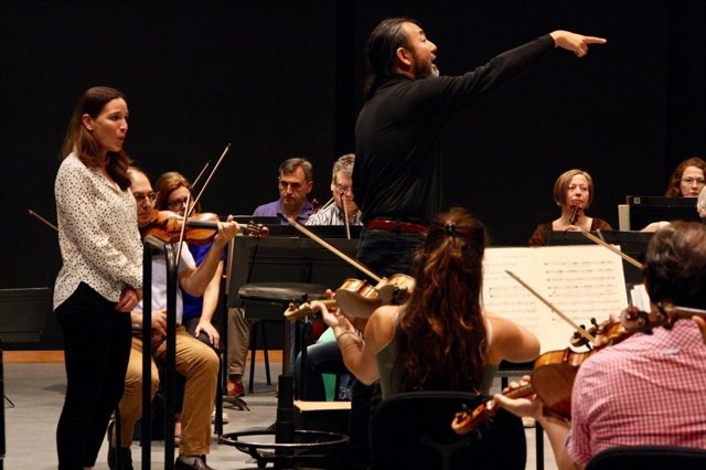 La Simfònica ensaya con la mezzosoprano Kate Lindsay