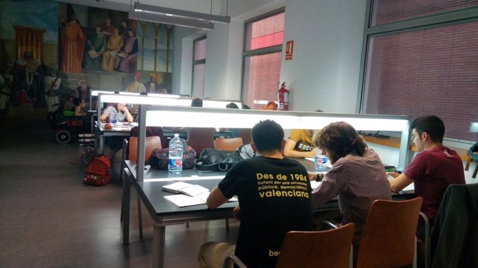 Los estudiantes han ocupado la sala 15 de Joan Reglà