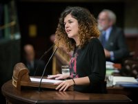 Podemos acusa al Gobierno de "tomarse a risa" la violencia machista y exige más recursos
