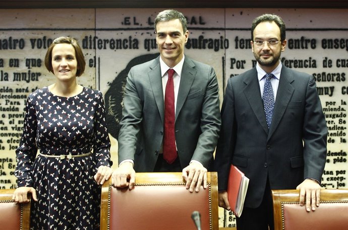 Pedro Sánchez, María Chivite i Antonio Hernando en el Senat