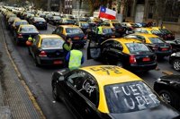 Los taxistas de Chile pararán ante el proyecto de regulación de aplicaciones como Uber