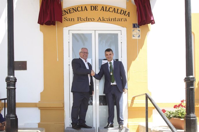 Rafael Piña OSP y el alcalde de marbella José Bernal Tenencia San Pedro Marbella