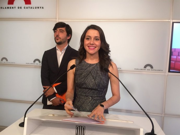 La portaveu d'Cs,  Inés Arrimadas, amb el portaveu econòmic Toni Roldán