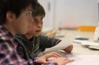 Dar un papel activo al alumno o aunar la colaboración entre colegios y padres, base del éxito escolar según un estudio