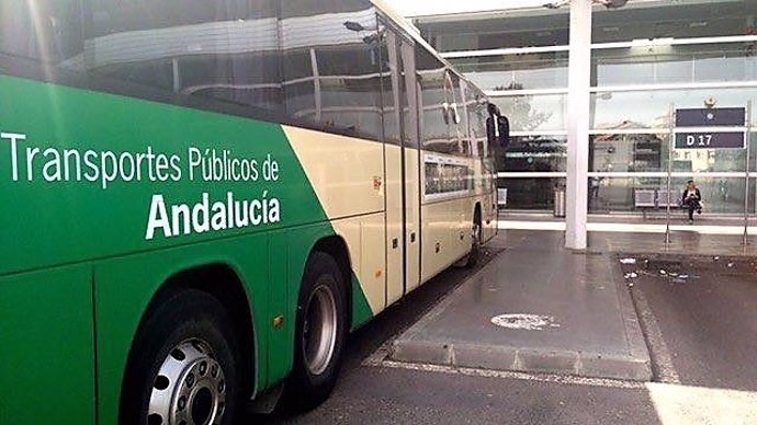 Un autobús en la estación intermodal de Almería