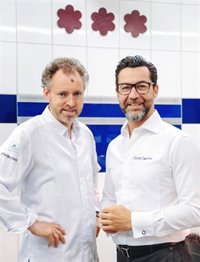 Quique Dacosta continúa en Alemania su gira europea a cuatro manos "cocinando amistad" junto al chef Sven Elverfeld